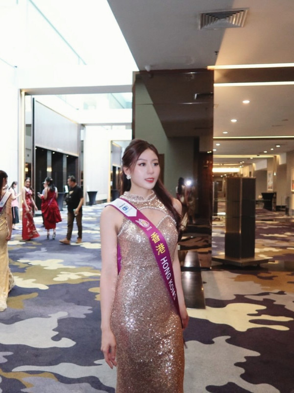 香港小姐2026|冠軍袁絲珩選美季軍舊照遭起底!煙燻妝氣質巨變判若兩人更成熟