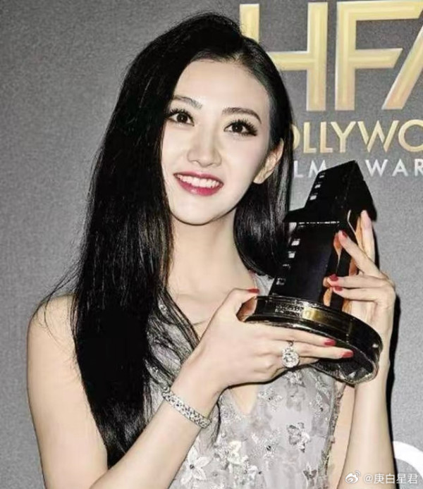 景甜背景起底8件事:“人间富贵花”捧极不红!拍多部好莱坞大片被评烂片女王