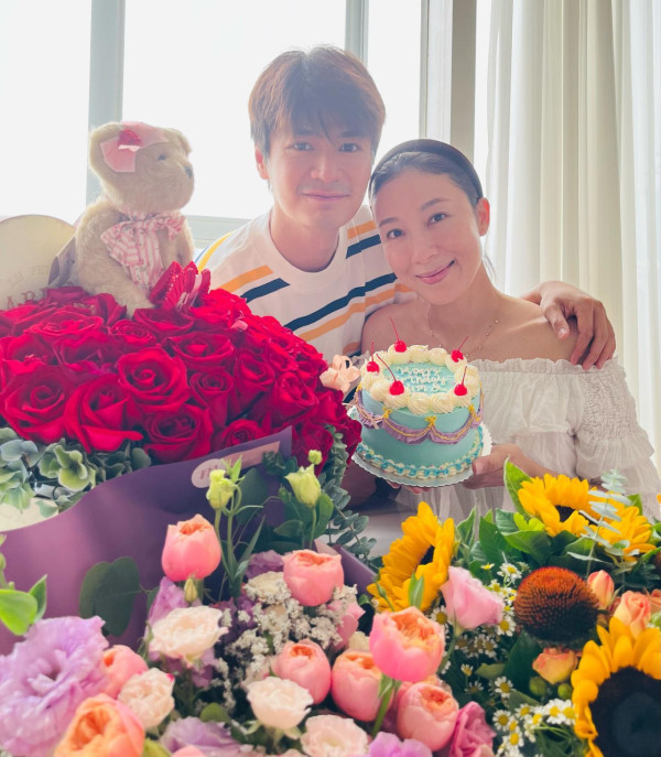 楊茜堯6歲愛女幼稚園穿畢業袍留倩影！小珍珠大眼配瓜子臉如真人洋娃娃超驚艷