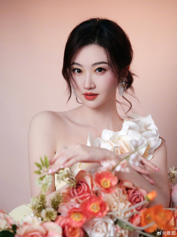 景甜背景起底8件事:“人间富贵花”捧极不红!拍多部好莱坞大片被评烂片女王