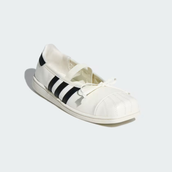 圖片來源:Adidas 官網 港日韓價格比較!Jennie x Adidas系列正式開售!優雅時尚方頭芭蕾鞋、免繫鞋帶