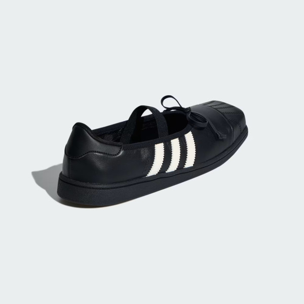 圖片來源:Adidas 官網 港日韓價格比較!Jennie x Adidas系列正式開售!優雅時尚方頭芭蕾鞋、免繫鞋帶