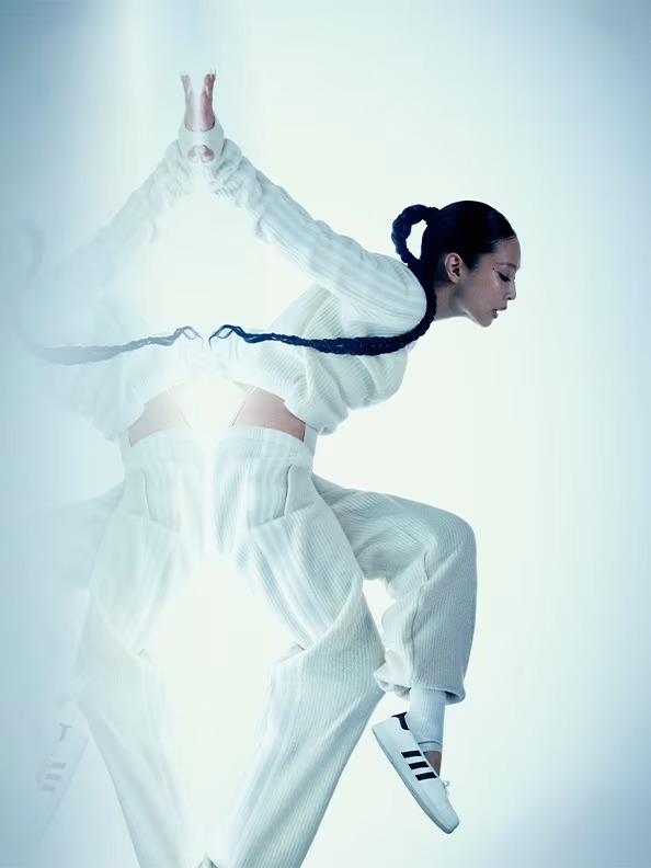 圖片來源:Adidas 官網 港日韓價格比較!Jennie x Adidas系列正式開售!優雅時尚方頭芭蕾鞋、免繫鞋帶