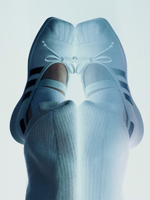 圖片來源:Adidas 官網 港日韓價格比較!Jennie x Adidas系列正式開售!優雅時尚方頭芭蕾鞋、免繫鞋帶
