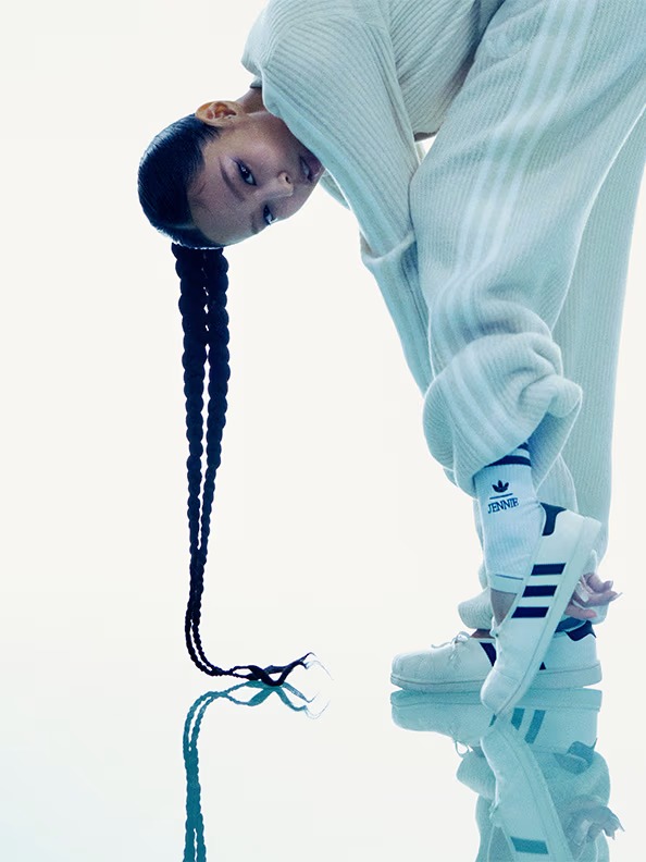 圖片來源:Adidas 官網 港日韓價格比較!Jennie x Adidas系列正式開售!優雅時尚方頭芭蕾鞋、免繫鞋帶