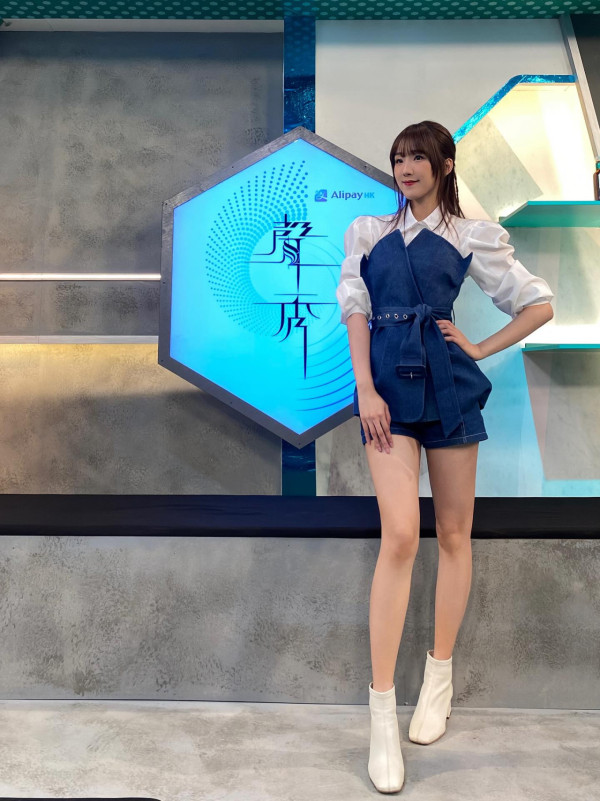 玄戰女主持｜23歲甄敏芳Jenny仙氣顏值成焦點！高䠷身形配甜笑征服網民︰我戀愛了