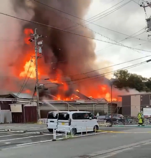 有片！日本伊勢神宮附近明倫商店街遭遇大火 約80年歷史老街幾乎全毀 