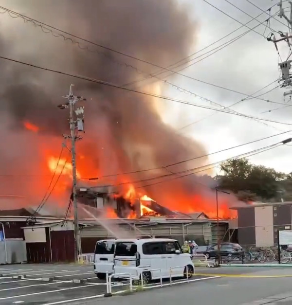 有片！日本伊勢神宮附近明倫商店街遭遇大火 約80年歷史老街幾乎全毀 