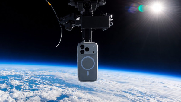 「呢款」手機殼挑戰3萬米高空直摔！攜iPhone 17 Pro墜地竟然毫髮無損 創健力士世界紀錄