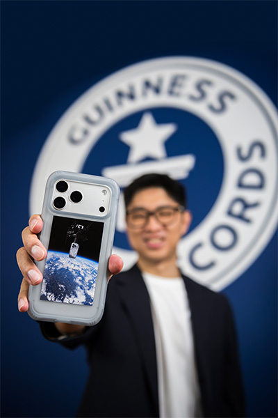 「呢款」手機殼挑戰3萬米高空直摔！攜iPhone 17 Pro墜地竟然毫髮無損 創健力士世界紀錄