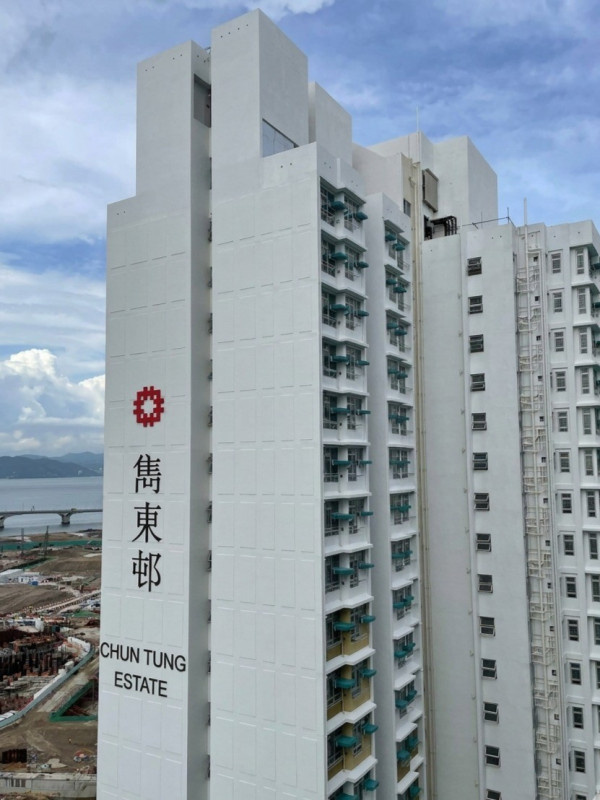 公屋等8年連拒東涌新樓！港媽終極一派揀47年舊邨！街坊力撐2大隱藏優勢完勝