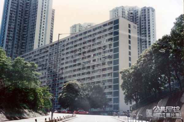 公屋等8年連拒東涌新樓！港媽終極一派揀47年舊邨！街坊力撐2大隱藏優勢完勝