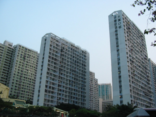 公屋等8年連拒東涌新樓！港媽終極一派揀47年舊邨！街坊力撐2大隱藏優勢完勝
