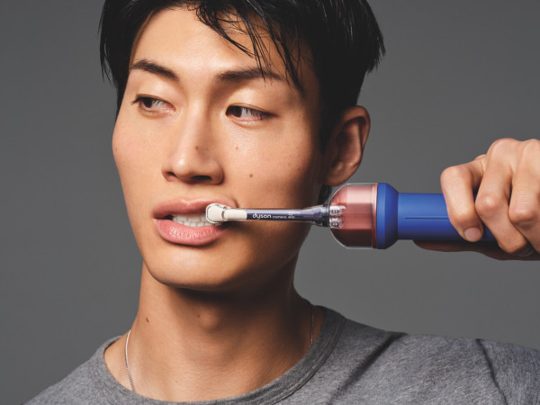 Dyson CameraJet 水牙線電動牙刷登場！首配鏡頭自動找牙縫洗乾淨 HK$4,290