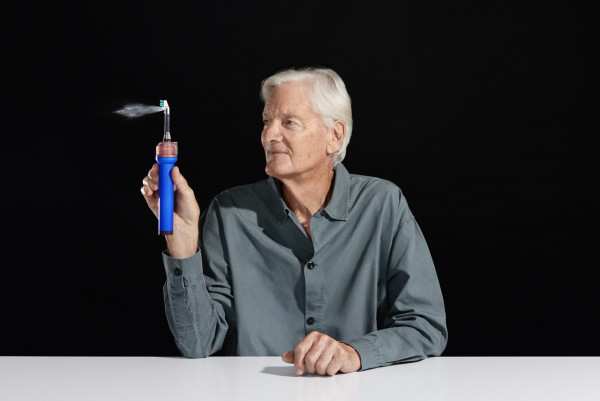 Dyson CameraJet 水牙線電動牙刷登場！首配鏡頭自動找牙縫洗乾淨 HK$4,290