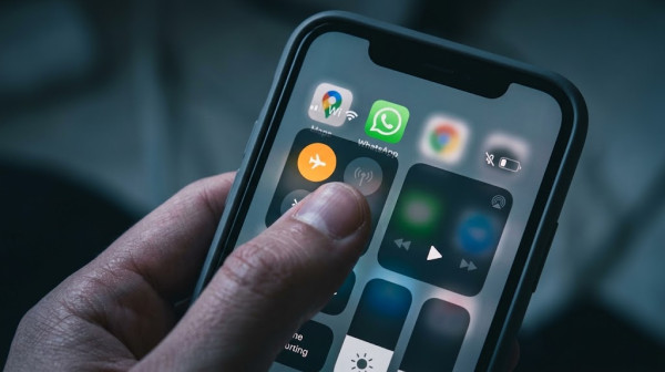 WhatsApp 隱藏已讀藍剔教學！唔想被發現睇咗訊息 4 招預覽內容免「已讀不回」壓力