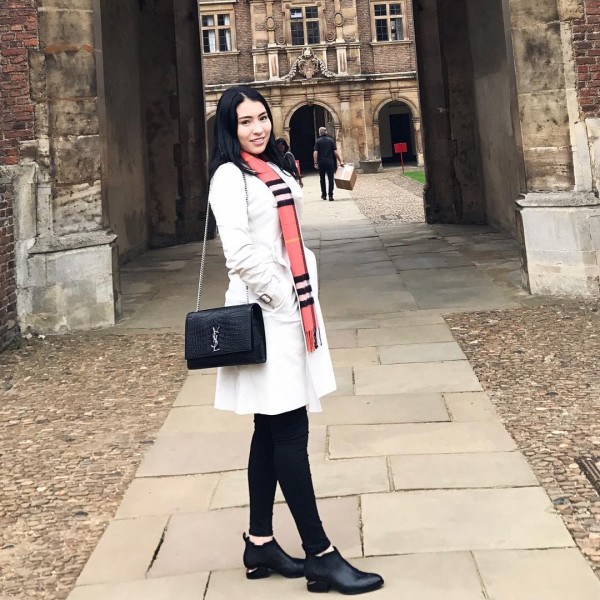 港姐亚军8年爱情长跑公开喜讯！飞英国影晒婚纱照 神秘未婚夫容貌终曝光