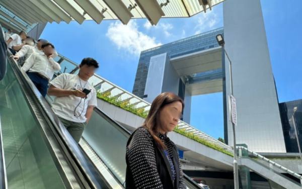 盤點公務員7大隱藏福利！全家免費睇牙+資助子女留學 1招免費拎$2.7萬去旅行