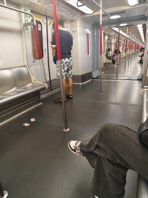 晚上8點港鐵驚變異度空間？內地客嘆夜生活消失！揭背後4大原因得呢條線爆多人