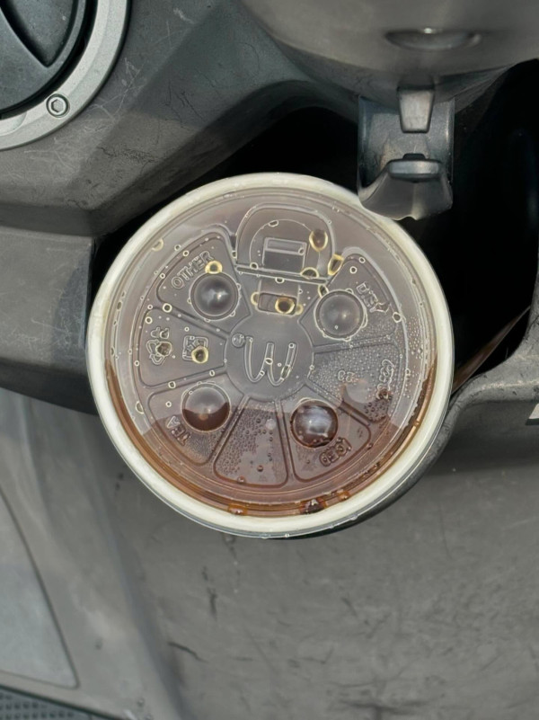 麥當勞杯蓋凸圓點有暗號？員工揭字母密碼 撳「A」字代表呢樣？內部暗號曝光！