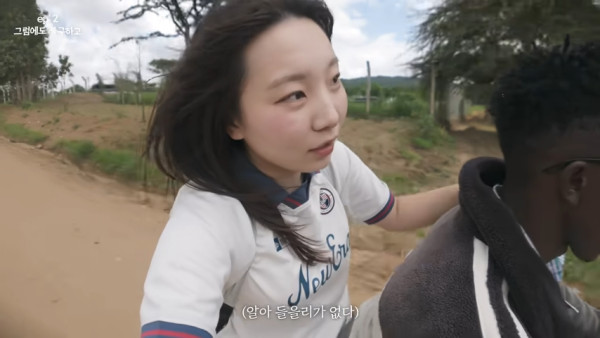 有片!獨遊非洲坦桑尼亞遇群男包圍強吻襲臀 韓國女Youtuber險遭強搶財物 怒批:最惡劣旅遊地