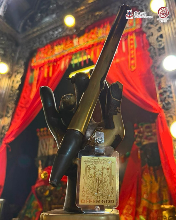 文武廟許願卡2.0爆搶售罄！網民嘆打工仔急需神明打救！廟方提醒過火加持秘訣