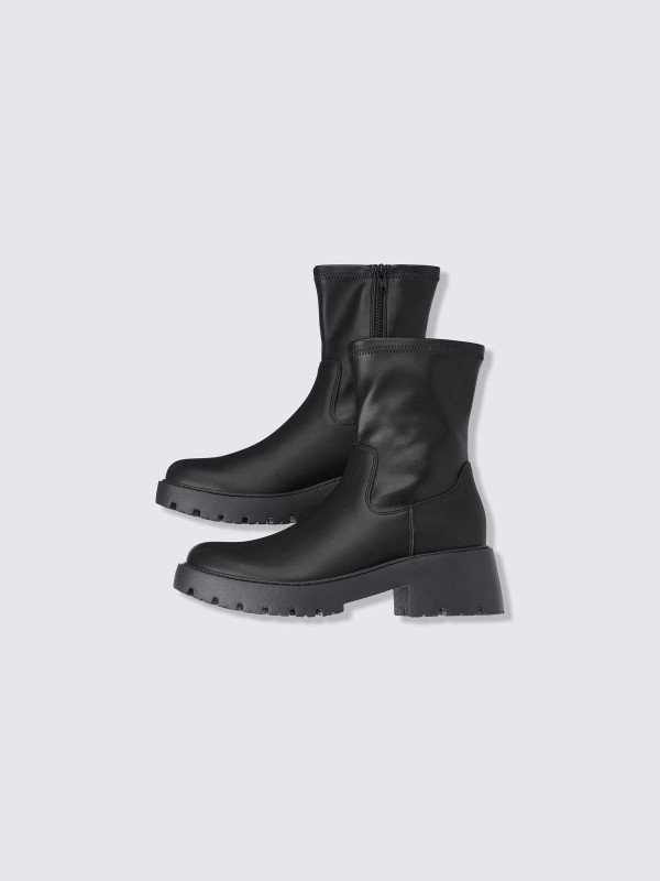 Decathlon平價跑步短褲爆紅！$199具360度環繞式收納腰帶 網民大讚：放哂電話同鎖匙都得