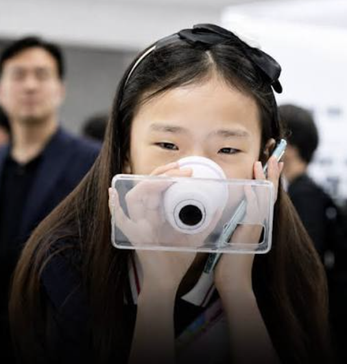 韓12歲女孩發明「救命手機殼」 勇奪總統獎獲全網大讚 背後靈感揭開1重大慘劇