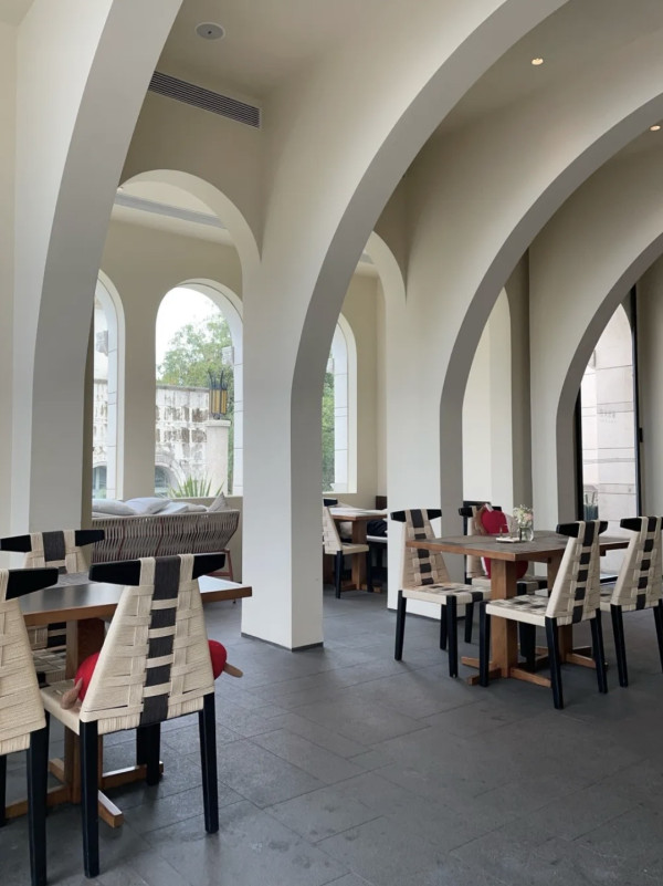 圖片來自:大眾點評@Roman Holiday 羅馬假日海景餐廳 深圳約會必去6大海景餐廳!270度無敵海景/坐海上鞦韆睇日落