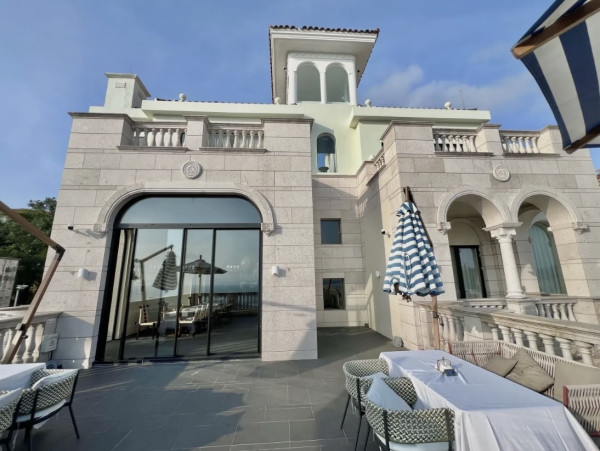 圖片來自:大眾點評@Roman Holiday 羅馬假日海景餐廳 深圳約會必去6大海景餐廳!270度無敵海景/坐海上鞦韆睇日落