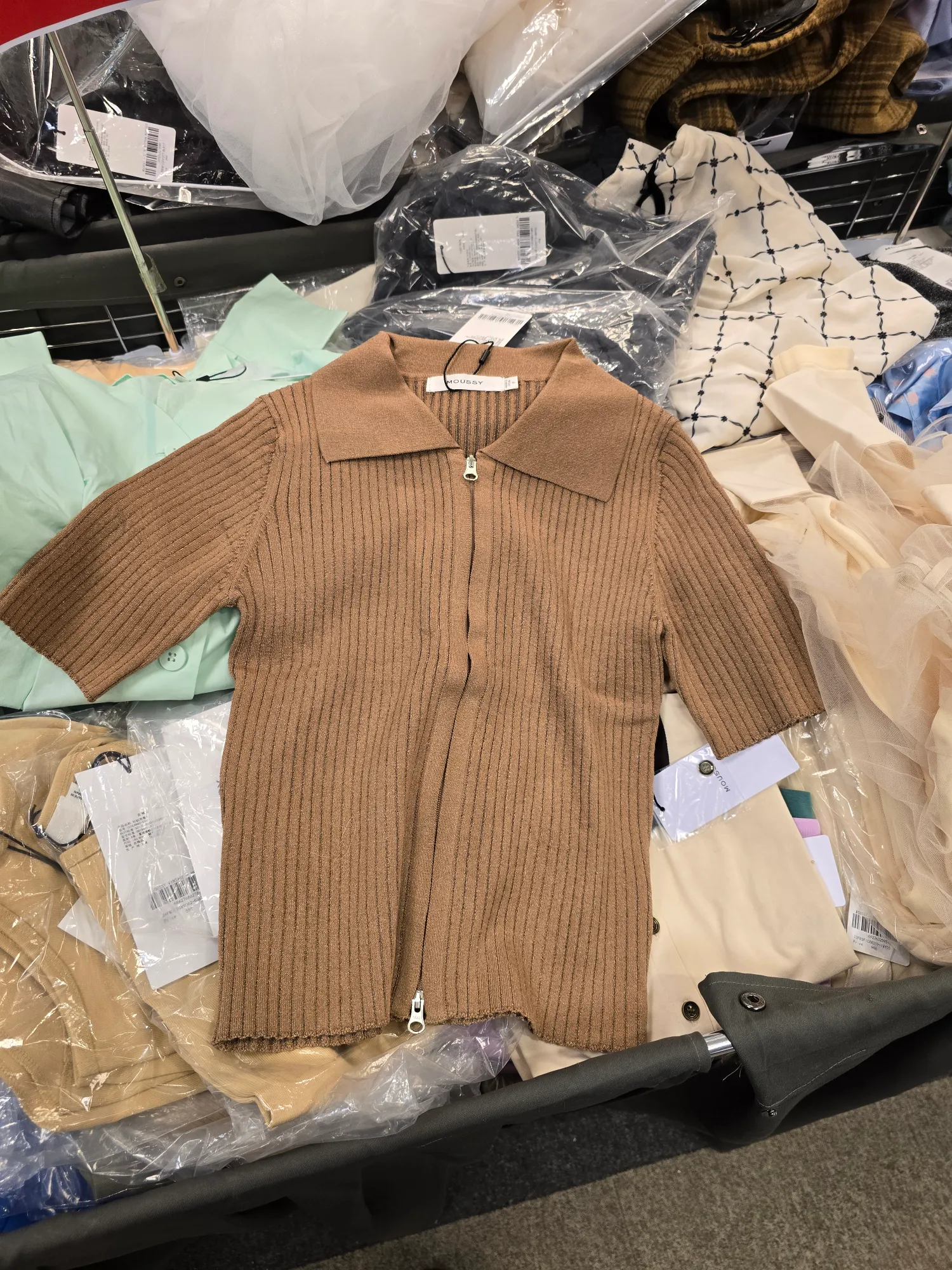開倉優惠｜潮牌INITIAL/MOUSSY開倉激減！全場上衣/短裙/牛仔褲$100起