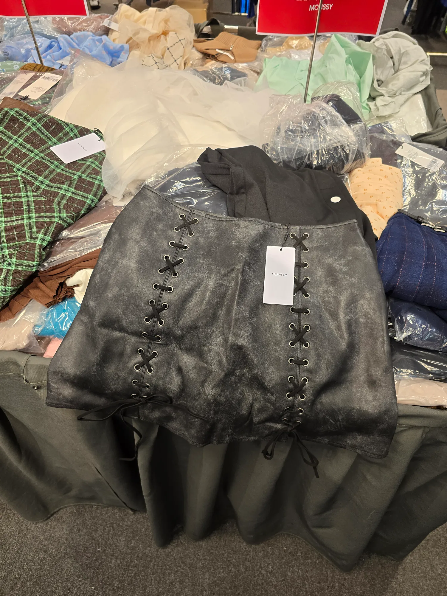 開倉優惠｜潮牌INITIAL/MOUSSY開倉激減！全場上衣/短裙/牛仔褲$100起
