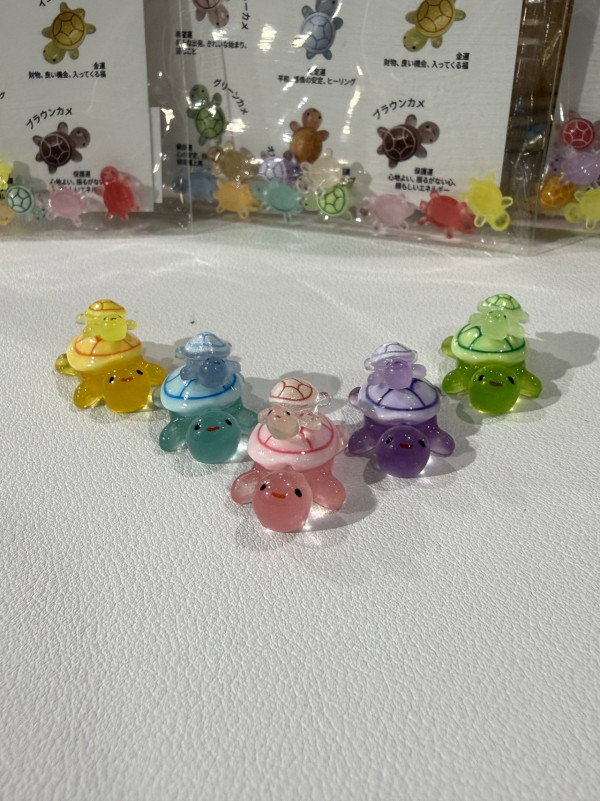 LOG-ON推韓星同款$1幸運小烏龜！買伊勢小姐$10換購1包10隻/買2件再送大烏龜（附指定分店）
