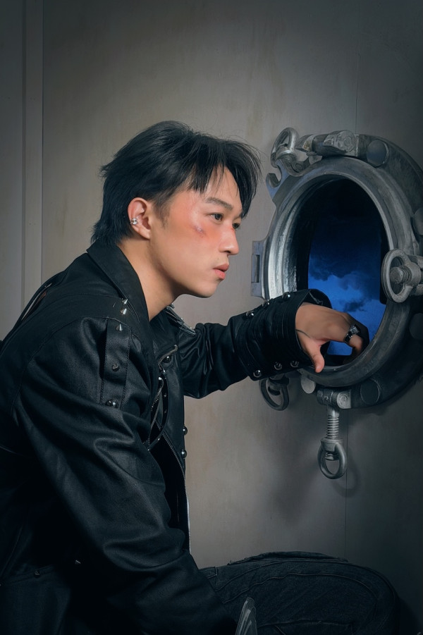 TELLER親自填詞新歌《JAWS》登場！MV黑色眼淚妝背後含意曝光