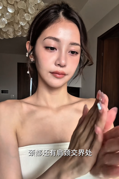 頸紋有救了！日模親授行內「4步頸部護理法」：4星期練出天鵝頸 改善斜方肌富貴包