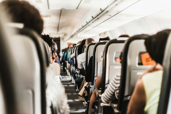 旅遊冷知識｜搭飛機經常聽到「叮」一聲？拆解機艙神秘「叮噹聲」背後含意 