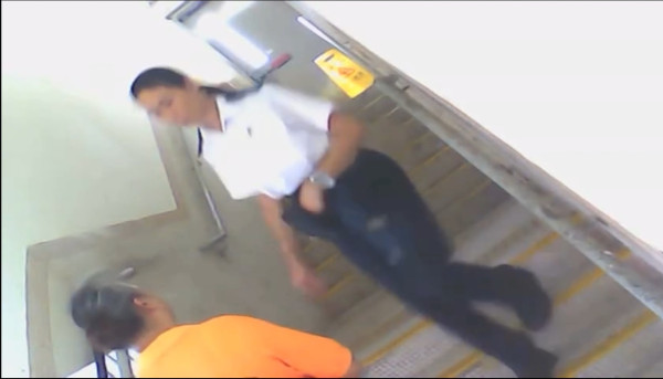 知法犯法？食環女職員穿制服後樓梯食煙斷正 網民怒轟賊喊捉賊