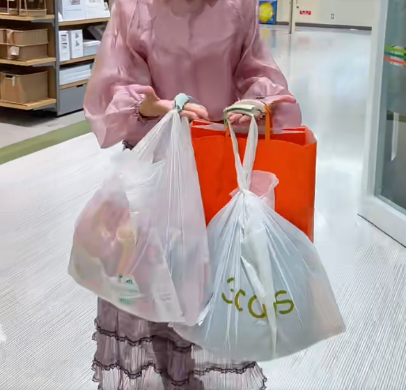 日本3COINS提袋神器$17買到！告別手指勒出血印 網民大讚：拯救雙手