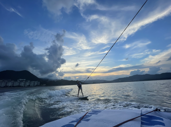 Yacht Holimood 好旅門遊艇 Wakesurf（圖片來源︰Yacht Holimood 好旅門遊艇）