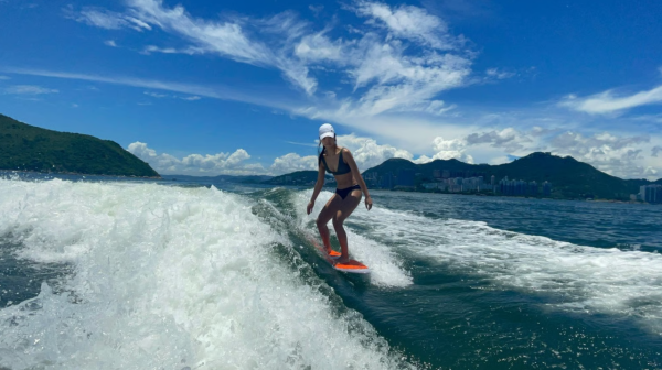 Yacht Holimood 好旅門遊艇 Wakesurf（圖片來源︰Yacht Holimood 好旅門遊艇）