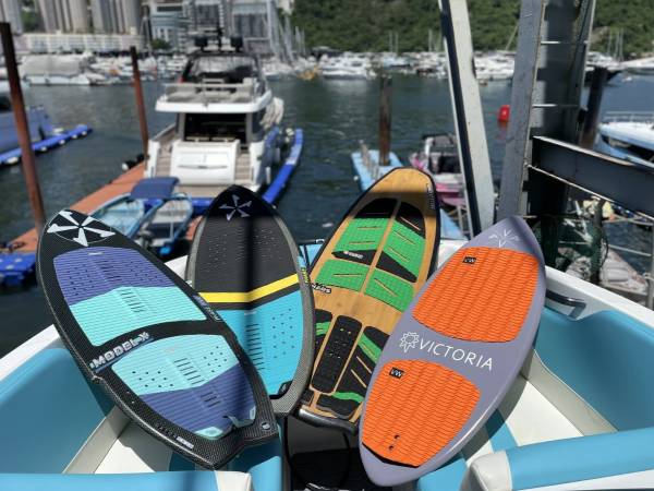 Yacht Holimood 好旅門遊艇 Wakesurf（圖片來源︰Yacht Holimood 好旅門遊艇）