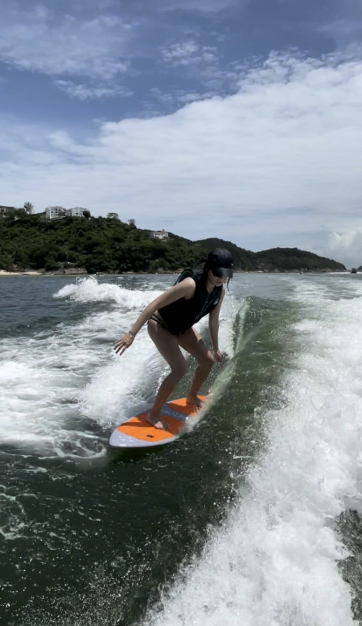 Yacht Holimood 好旅門遊艇 Wakesurf（圖片來源︰Yacht Holimood 好旅門遊艇）