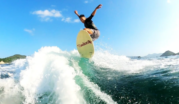 Yacht Holimood 好旅門遊艇 Wakesurf（圖片來源︰Yacht Holimood 好旅門遊艇）
