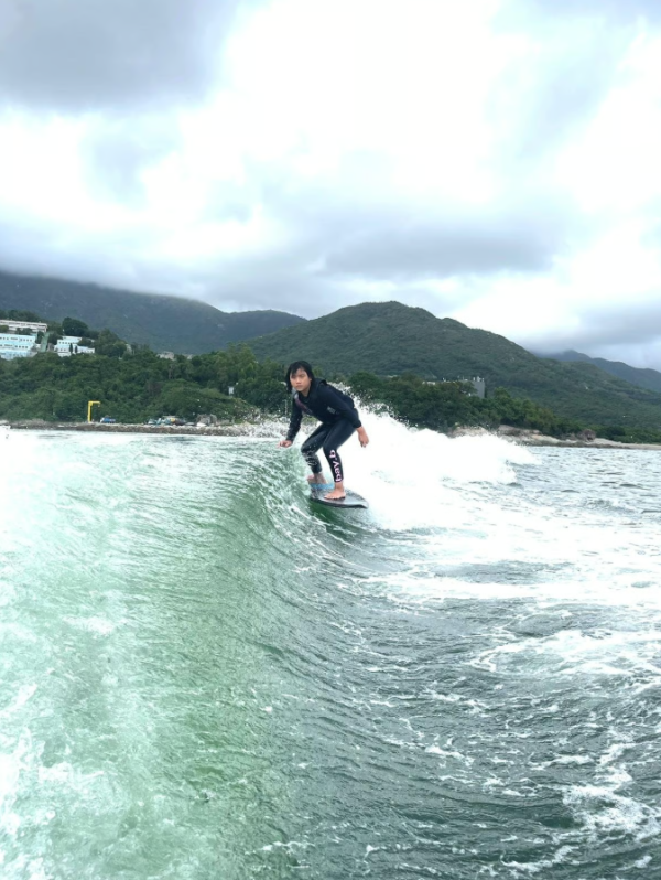 Yacht Holimood 好旅門遊艇 Wakesurf（圖片來源︰Yacht Holimood 好旅門遊艇）