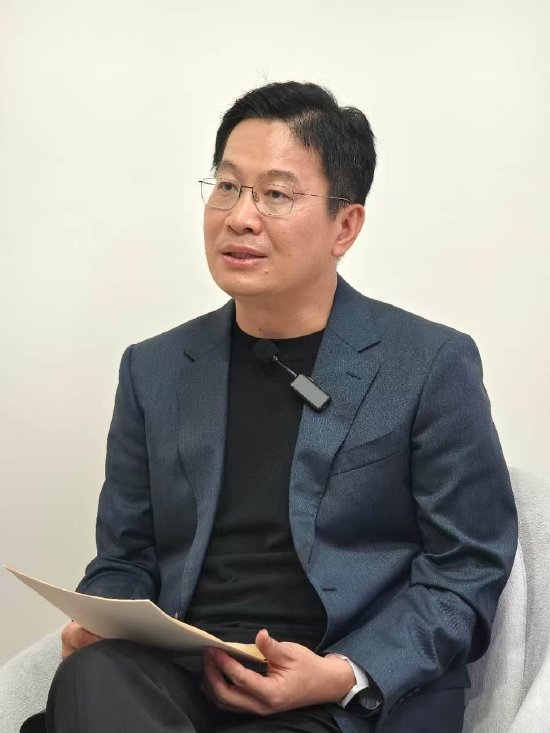 小米 18 Fold 亮相德國 IFA！首款中折疊配玄戒 O3 晶片　突破續航與散熱瓶頸　盧偉冰揚言帶動市場翻倍