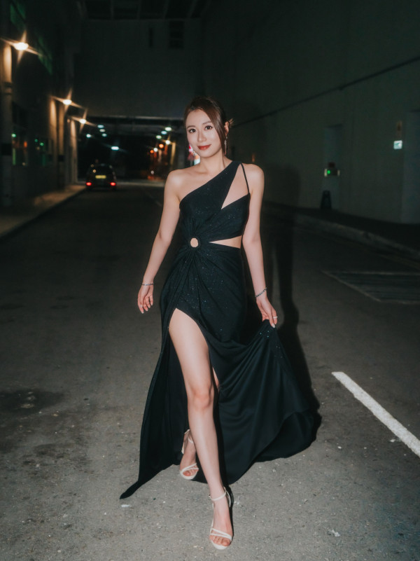 港姐王菲IG晒巨鑽宣布訂婚報喜！富貴歌手男友跪地求婚「邊度就係屋企」