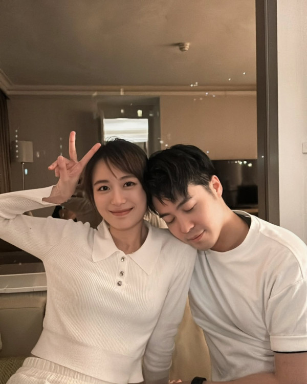 港姐王菲IG晒巨鑽宣布訂婚報喜！富貴歌手男友跪地求婚「邊度就係屋企」