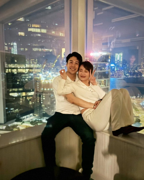 港姐王菲IG晒巨鑽宣布訂婚報喜！富貴歌手男友跪地求婚「邊度就係屋企」