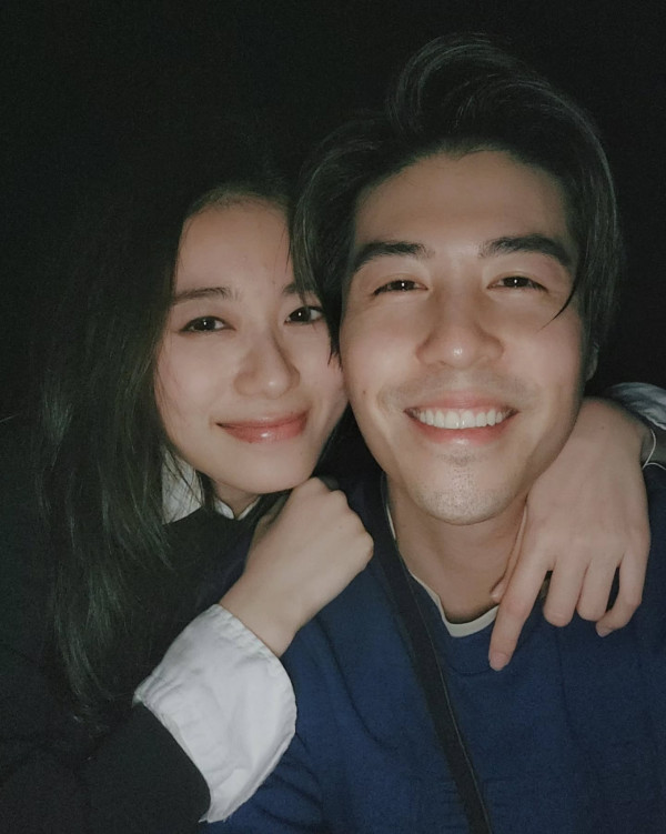 港姐王菲IG晒巨鑽宣布訂婚報喜！富貴歌手男友跪地求婚「邊度就係屋企」