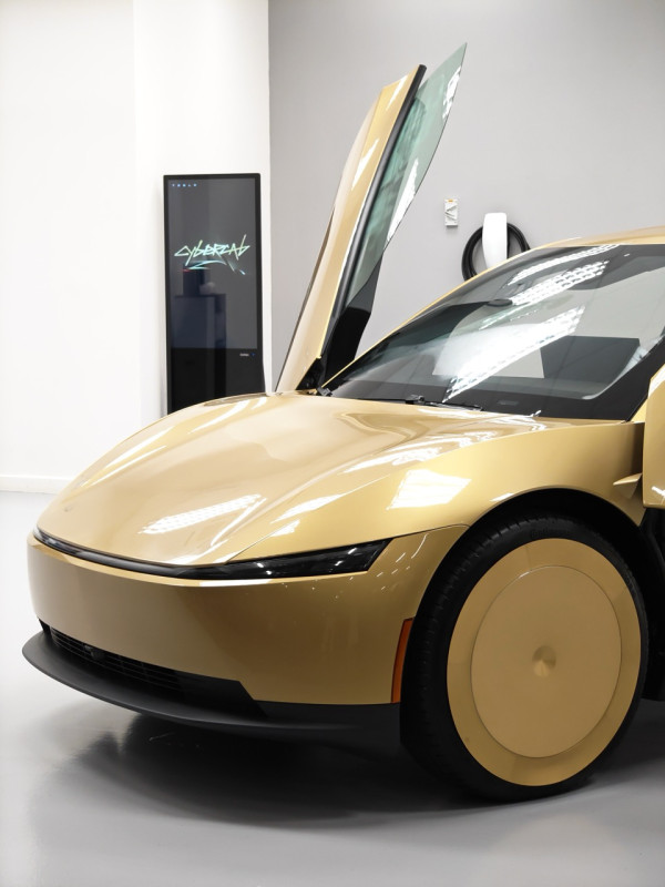 【率先睇】Tesla Cybercab 香港 9．9 首展！無軚盤無腳掣 Robotaxi 真車登場 6 大必睇位